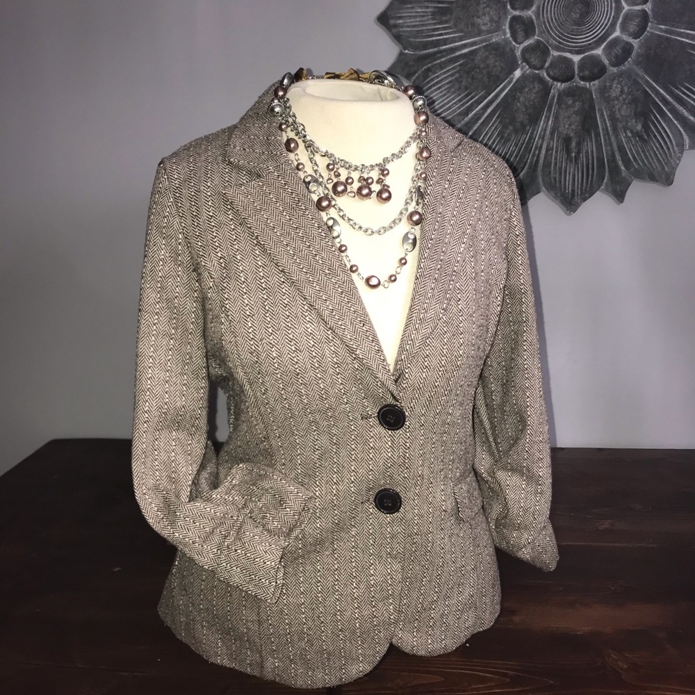 Fitted suit jacket